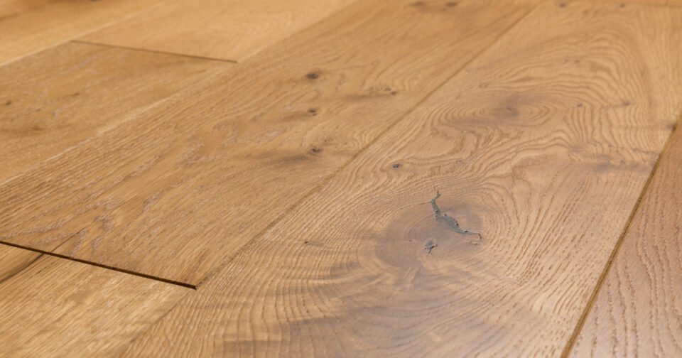 Bearfoot | Brush and Lacquered Oak